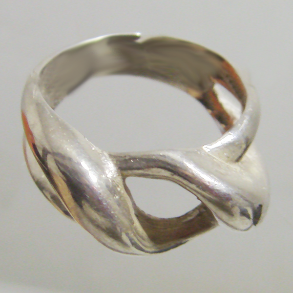 (r1106)Silver ring with wavy design.